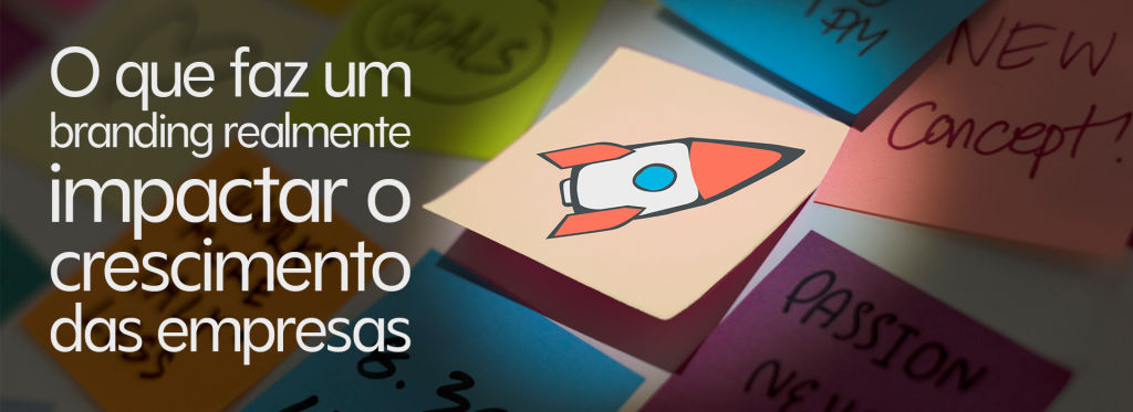 Vários post-its coloridos com anotações de negócios, com destaque para um post-it central exibindo a ilustração de um foguete. À esquerda, o texto: O que faz um branding realmente impactar o crescimento das empresas.